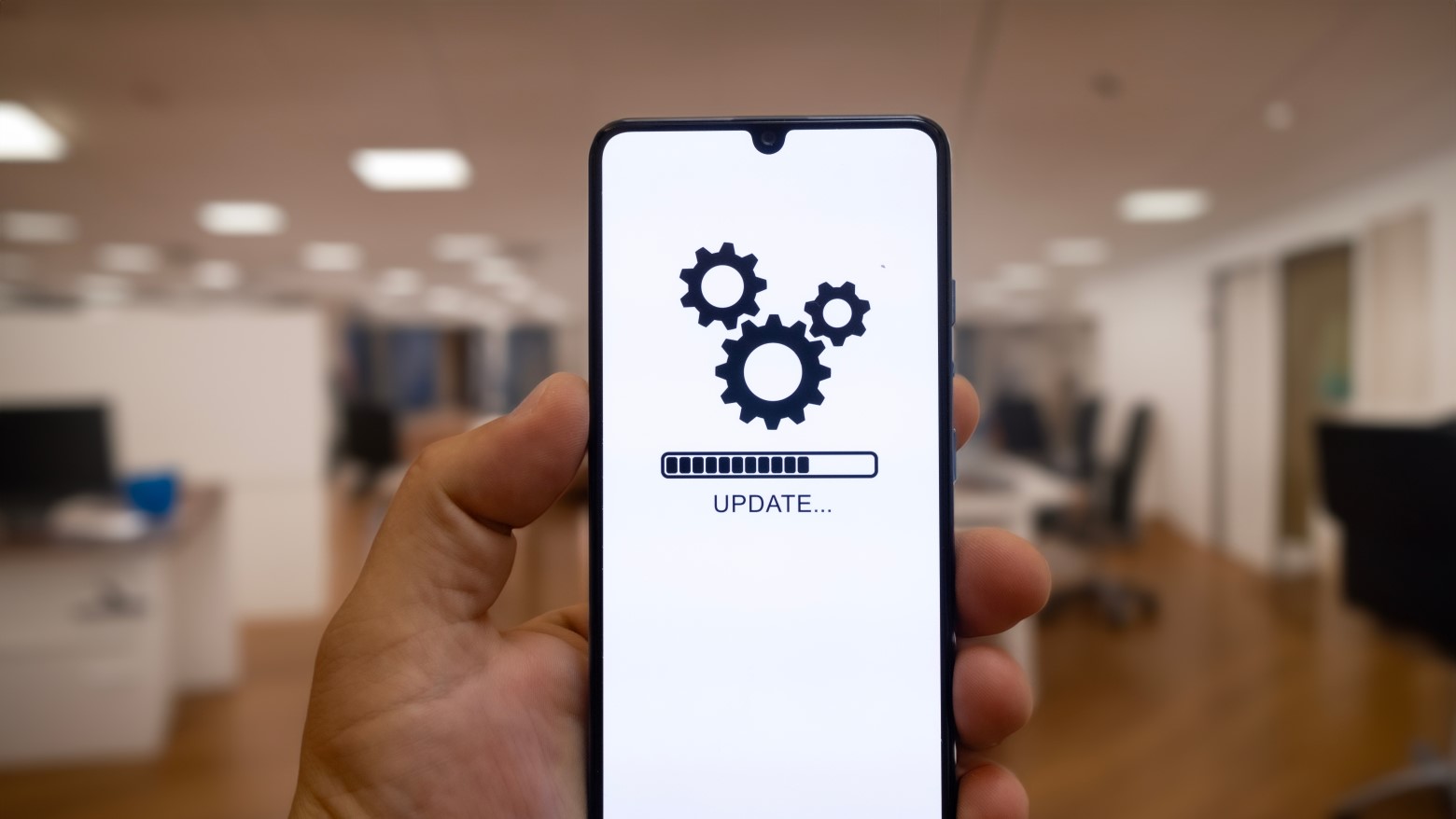 Ekran telefonu z pobieraną aktualizacją