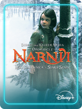 Plakat filmu „Opowieści z Narnii: Lew, Czarownica i Stara Szafa” na Disney+, przedstawiający postać stojącą w zimowym, ośnieżonym lesie.